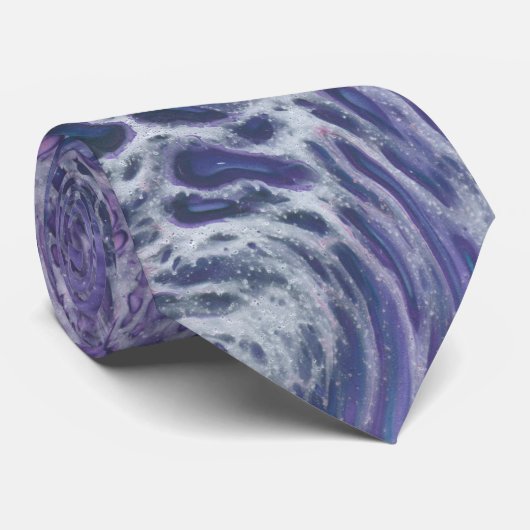 Lilac Akrylic Posing Abstrakt Fluid Art Krawatte (Gerollt)