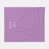 Lilac and white modern monogram elegant fleecedecke (Vorderseite (Horizontal))
