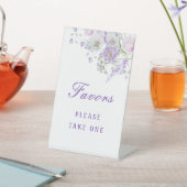 Lilac-Blume favorisieren Pedestal-Zeichen Sockelschild (In SItu)