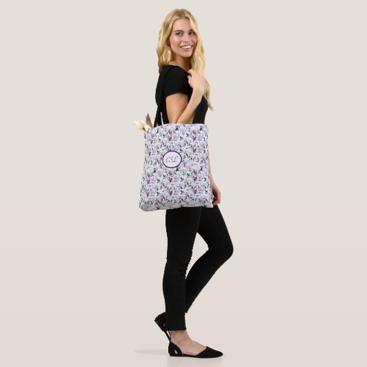 Lilac Blume Tosack mit Monogramm Tasche (Am Model)