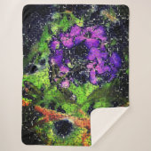 Lilac-Blume und Blätter in geschnitztem Mosaik Sherpadecke (Vorderseite)