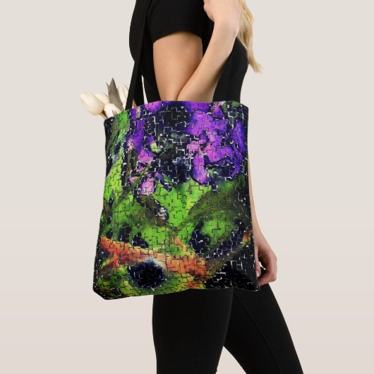 Lilac-Blume und Blätter in geschnitztem Mosaik Tasche (Von Nahem)