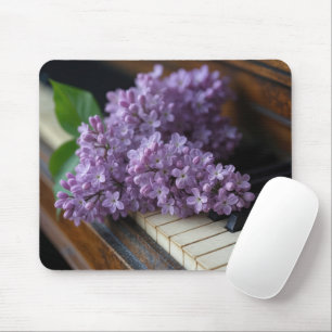 Lilac Bunch auf alten Klaviertasten Mousepad