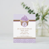 Lilac Cupcake Geburtstagsparty Einladung (Stehend Vorderseite)