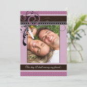 Lilac Dots & Wirbel Wedding Foto Einladung (Stehend Vorderseite)