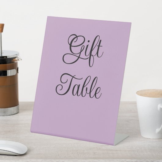 Lilac Gift Table Sockelschild (In SItu)
