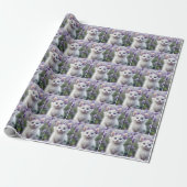 Lilac Laurel auf einem weißen Kitten Geschenkpapier (Ungerollt)