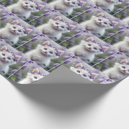 Lilac Laurel auf einem weißen Kitten Geschenkpapier (Ecke)