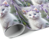 Lilac Laurel auf einem weißen Kitten Geschenkpapier (Rolleneckpunkt)
