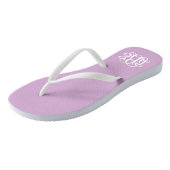Lilac Lila Preppy Script Monogram Badesandalen (Schrägansicht)
