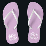 Lilac Lila Preppy Script Monogram Badesandalen<br><div class="desc">BITTE KONTAKTIEREN SIE MICH VOR DER BESTELLUNG MIT IHREN MONOGRAMM-INITIALEN IN DIESER BESTELLUNG: ERSTE, LETZTE, MITTLERE. Ich werde Ihre Monografie anpassen und Ihnen den Link zu bestellen. Bitte warten Sie bis ich Ihnen den Link mit Ihrem individuellen Design geschickt habe. Niedliche Preppy drehe Sandalen personalisiert mit einem benutzerdefinierten Skript-Monogramm drehen....</div>