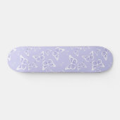 Lilac Lila und White Butterfly Motif Muster Skateboard (Horizontal)
