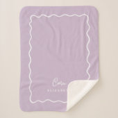 Lilac Lila Wavy Border Mit Monogramm Sherpadecke (Vorderseite)