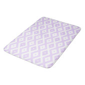 Lilac-lila-weißes Diamantmuster Badematte (Schrägansicht)
