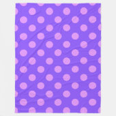 Lilac polka dots on periwinkle fleecedecke (Vorderseite)