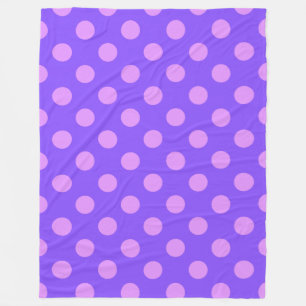 Lilac polka dots on periwinkle fleecedecke