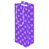 Lilac polka dots on periwinkle geschenktüte für weinflaschen (Rückseite Schrägansicht)