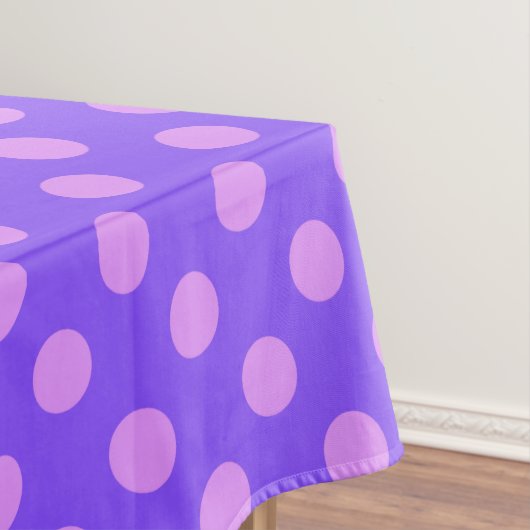 Lilac polka dots on periwinkle tischdecke (Beispiel)