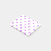 Lilac polka kreuzt auf weiß post-it klebezettel (angewinkelt)