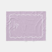 Lilac Purple Wavy Border Monogrammed Fleecedecke (Vorderseite (Horizontal))