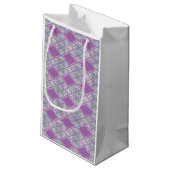 LILAC RAUTE STRICK Kleine Geschenktüte (Rückseite Schrägansicht)