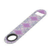 LILAC RAUTE STRICK Speed Flaschenöffner (Rückseite Schrägansicht)