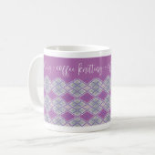 LILAC RAUTE STRICK "Stricken + Kaffee" Weiße Tasse (Vorderseite Links)