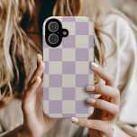 Lilac Retro Karo iPhone 16 Hülle<br><div class="desc">Die schicke Boho Schachbrettablage in lila Farben in Creme und Lila. Verwenden Sie die Entwurfswerkzeuge,  um eigene Monogramme,  Namen oder andere Texte hinzuzufügen oder die Hintergrundfarbe zu ändern,  um eine einzigartige Geräteabdeckung zu erstellen.</div>