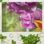 Lilac tulips an einem sonnigen Tag Geschirrtuch (Gefaltet)