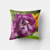 Lilac tulips an einem sonnigen Tag Kissen (Rückseite)