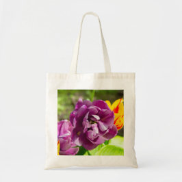 Lilac tulips an einem sonnigen Tag Tragetasche