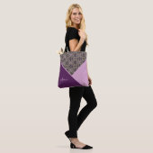 Lilac und Eggplant Chic Tasche (Am Model)