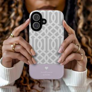 Lilac und Gray Trellis Heart Monogram iPhone 16 Hülle