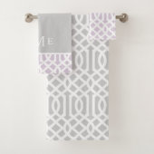 Lilac und Gray Trellis Monogram | Editierbare Farb Badhandtuch Set (Insitu)
