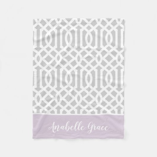 Lilac und Gray Trellis Monogram | Editierbare Farb Fleecedecke (Vorderseite)
