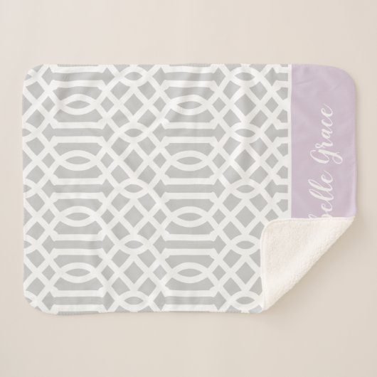 Lilac und Gray Trellis Monogram | Editierbare Farb Sherpadecke (Vorderseite (Horizontal))