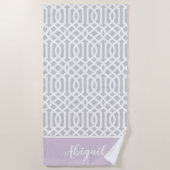 Lilac und Gray Trellis Monogram | Editierbare Farb Strandtuch (Vorderseite)