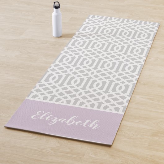 Lilac und Gray Trellis Monogram | Editierbare Farb Yogamatte (Beispiel)