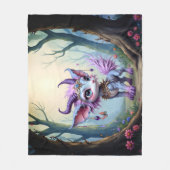 Lilac Whisper – Enchanteter Waldhüter. Fleecedecke (Vorderseite)
