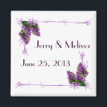 Lilacs Gastgeschenk Hochzeit Magnet<br><div class="desc">Dieses Lilacs Gastgeschenk Hochzeit Magnet ist ideal für Frühjahr-,  Sommer- oder Lilac-Hochzeiten.</div>