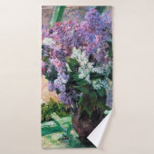 Lilacs in einem Fenster, Mary Cassatt Badehandtuch (Badehandtuch)