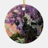 Lilacs in einem Fenster | Mary Cassatt Keramik Ornament (Vorne)