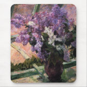 Lilacs in einem Fenster | Mary Cassatt Mousepad (Vorne)