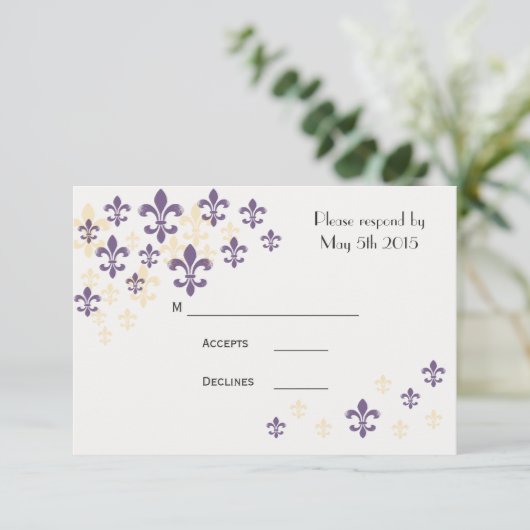 Lilie Cascade RSVP Cards (Stehend Vorderseite)