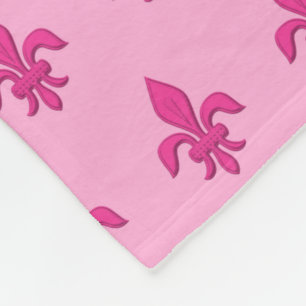 Lilie in Fuchsienrosa auf hellrosa Fleecedecke