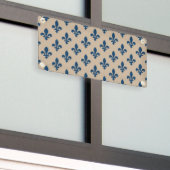Lilie Pattern, Royal French Blue on Cream Banner (Äußeres Gebäude)