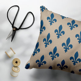 Lilie Pattern, Royal French Blue on Cream Dekokissen