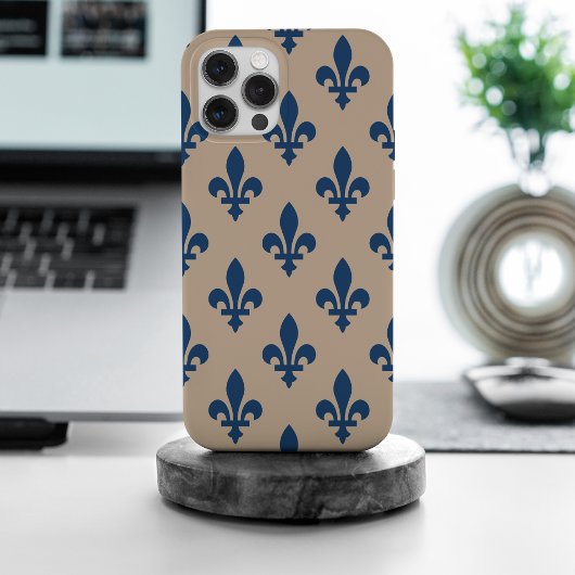 Lilie Pattern, Royal French Blue on Cream iPhone Hülle
