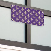 Lilie Pattern, Royal French Cream auf Lila Banner (Äußeres Gebäude)