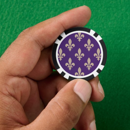 Lilie Pattern, Royal French Cream auf Lila Pokerchips (Hand)